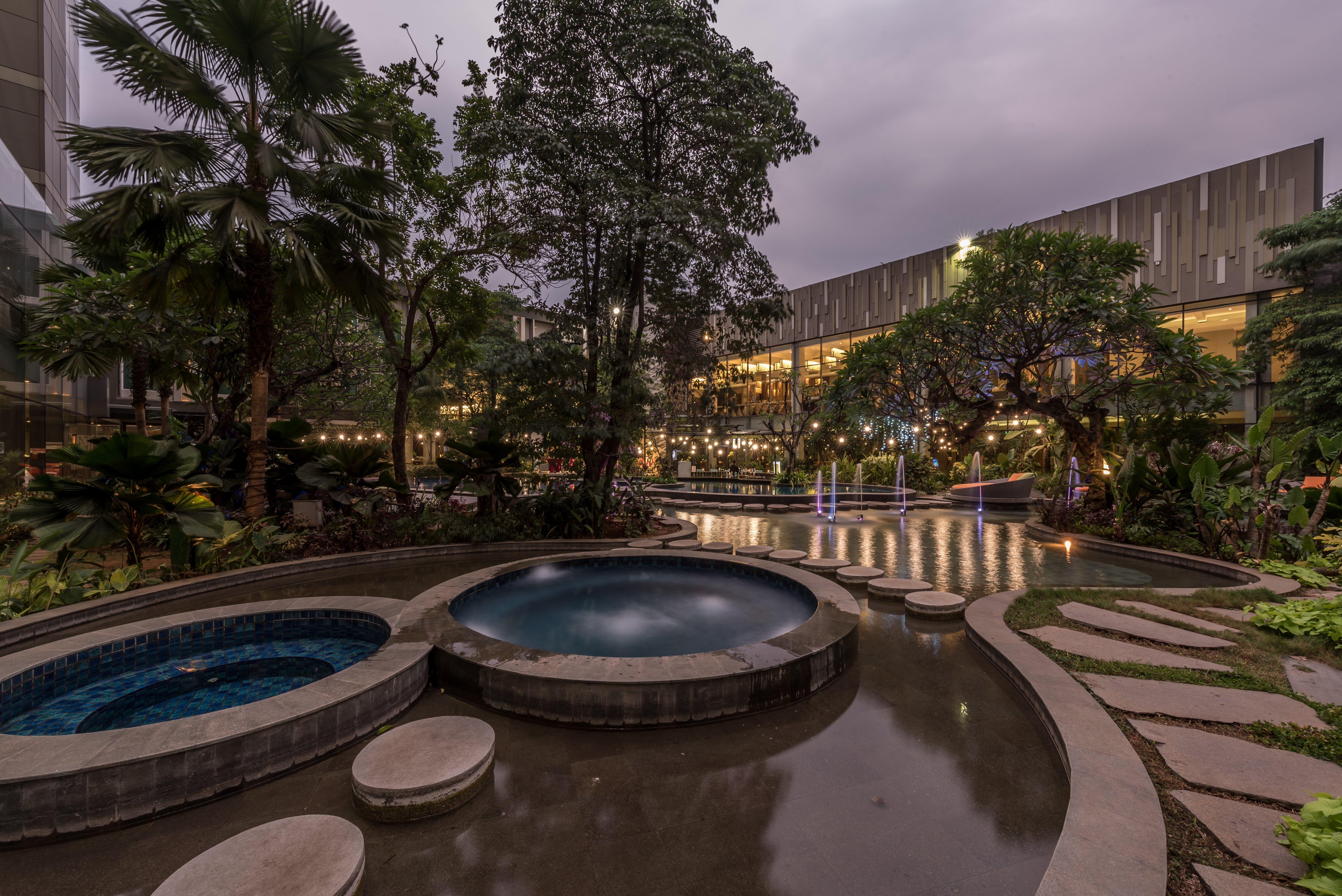 Holiday Inn Cikarang Jababeka By Ihg Екстер'єр фото