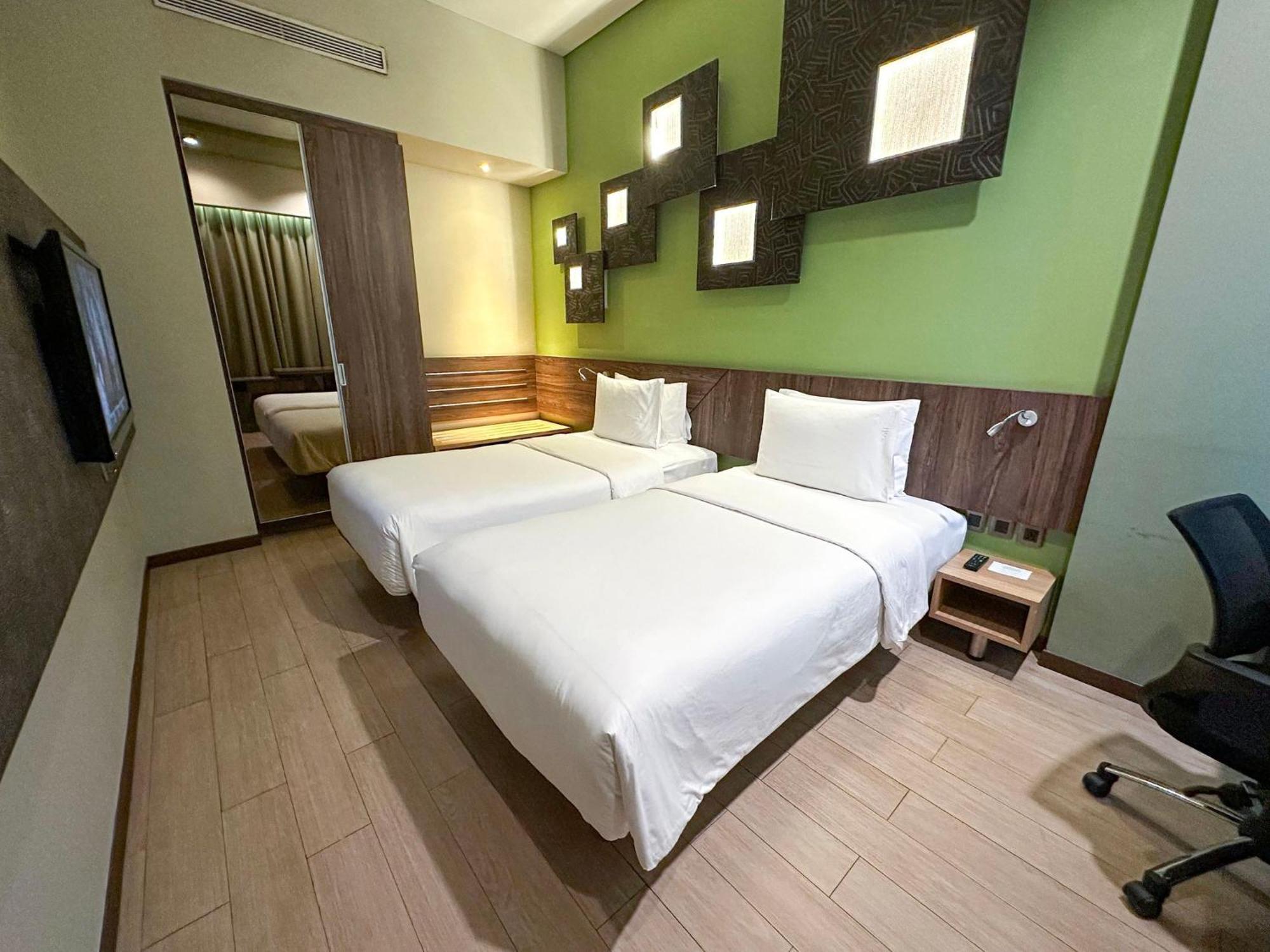Holiday Inn Cikarang Jababeka By Ihg Екстер'єр фото